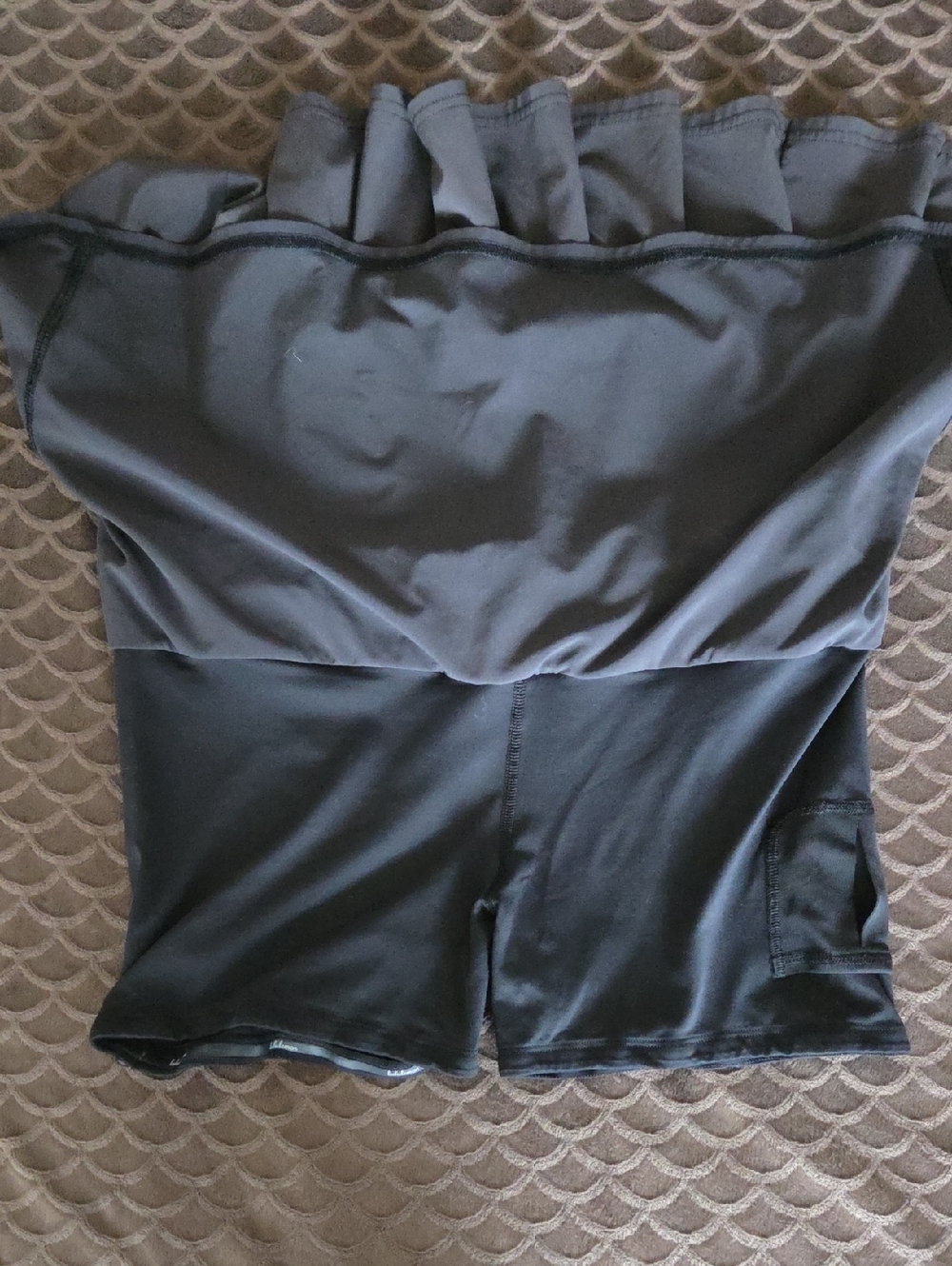 G458. Lululemon Run: Pace Setter Skirt in Black - Size 8 - Picture 5 of 11